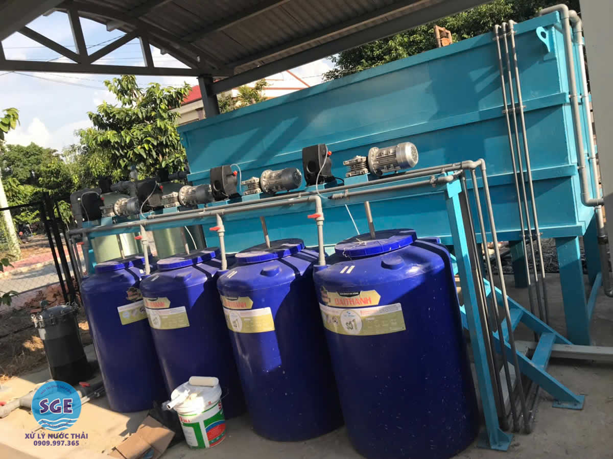 Module xử lý nước thải kèm bồn hóa chất và bơm định lượng