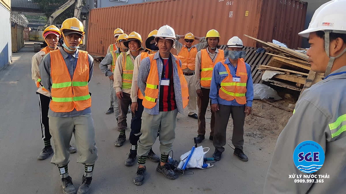 đôi ngũ kỹ thuật thi công các công trình xử lý nước thải của công ty môi trường sài gòn sge