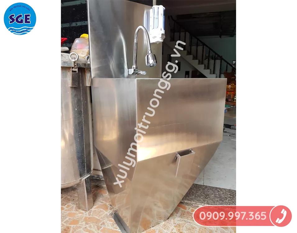 Một trong các mẫu bồn rửa tay tiệt trùng y tế do SGE sản xuất, phân phối