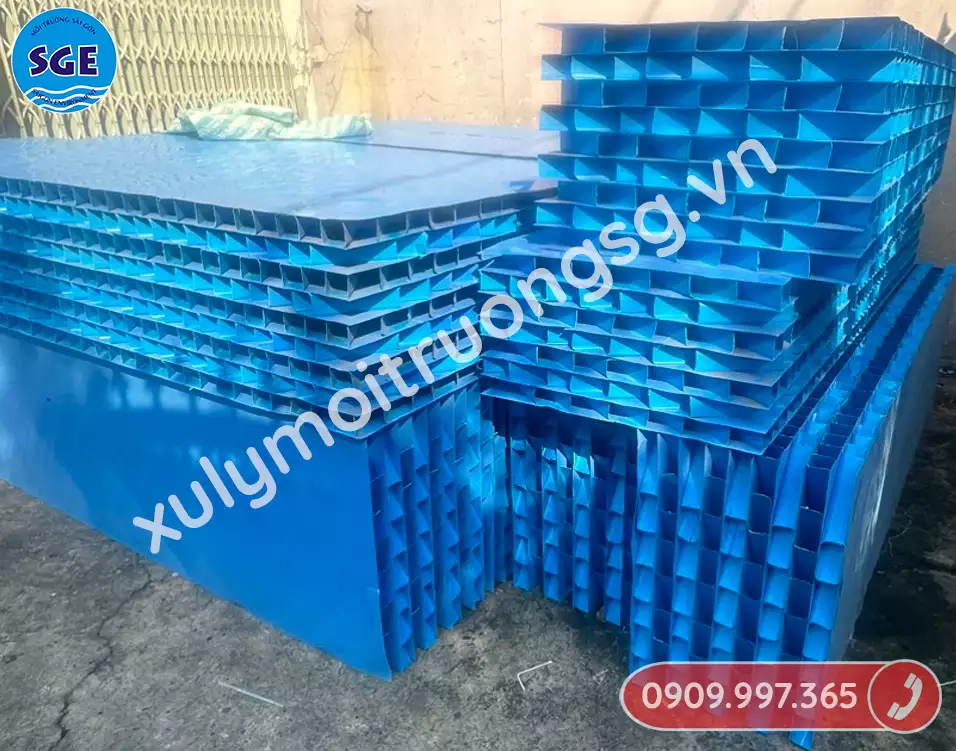 Thiết kế của tấm lắng lamen giúp tăng diện tích tiếp xúc giữa nước thải và bề mặt lắng