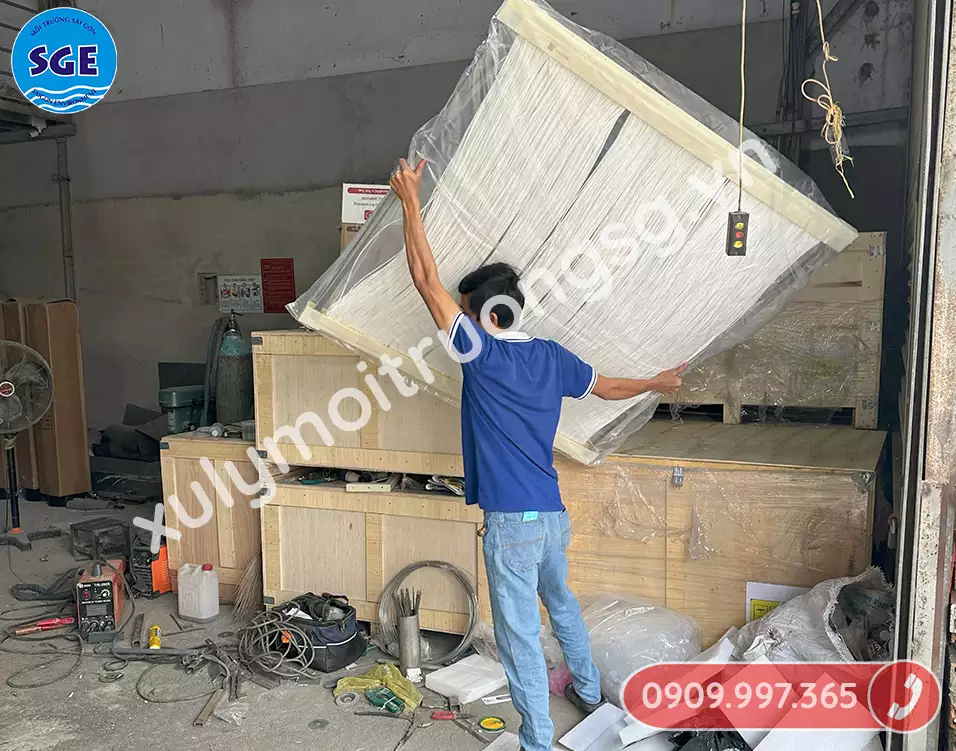 Màng lọc nước thải MBR là công nghệ kết hợp giữa xử lý sinh học hiếu khí và màng lọc siêu vi